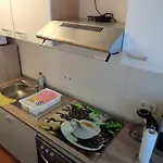 Daire Auf Einem Rustikalen 3 Seitenhof