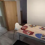 Daire Auf Einem Rustikalen 3 Seitenhof *