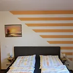 Auf Einem Rustikalen 3 Seitenhof Daire *