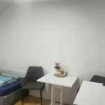 Auf Einem Rustikalen 3 Seitenhof *