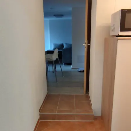 Auf Einem Rustikalen 3 Seitenhof *