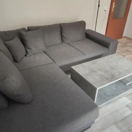 Auf Einem Rustikalen 3 Seitenhof Apartment *