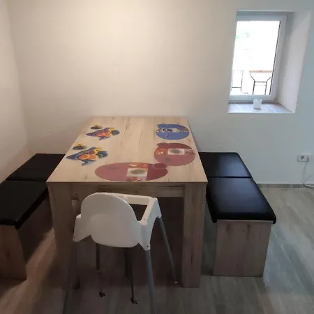 Auf Einem Rustikalen 3 Seitenhof *