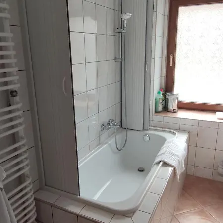 Apartment Auf Einem Rustikalen 3 Seitenhof