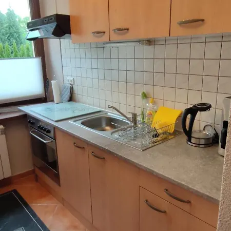 Auf Einem Rustikalen 3 Seitenhof Apartment