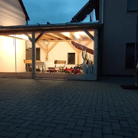 Daire Auf Einem Rustikalen 3 Seitenhof Göda