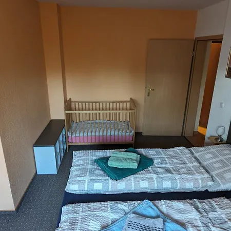 Auf Einem Rustikalen 3 Seitenhof Goda