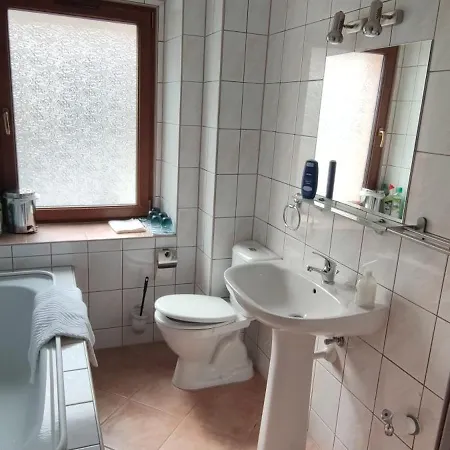 Apartment Auf Einem Rustikalen 3 Seitenhof
