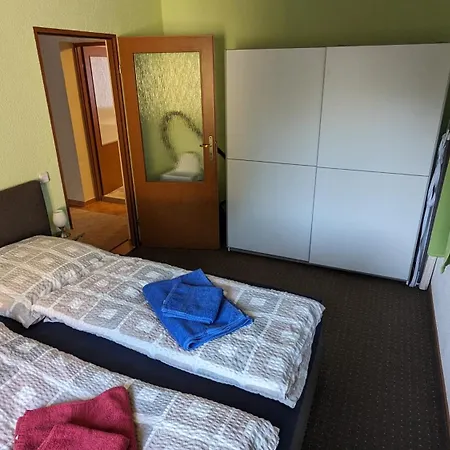 Auf Einem Rustikalen 3 Seitenhof Apartment *