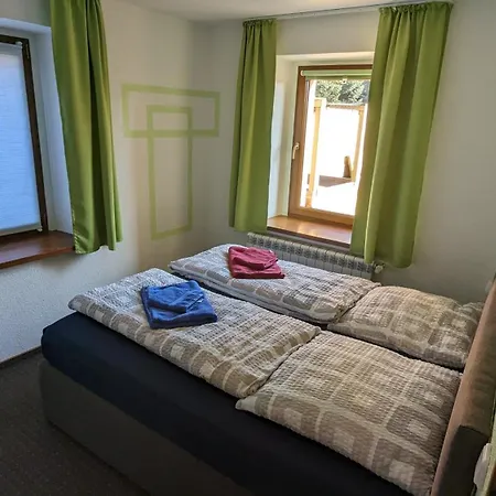 Daire Auf Einem Rustikalen 3 Seitenhof *