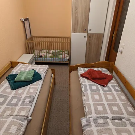 Auf Einem Rustikalen 3 Seitenhof Apartment *