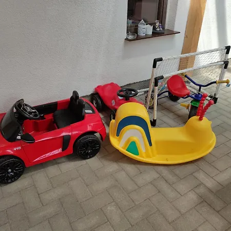 Daire Auf Einem Rustikalen 3 Seitenhof