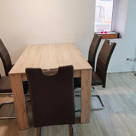 Auf Einem Rustikalen 3 Seitenhof Daire