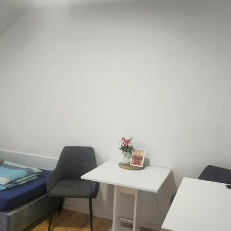 Auf Einem Rustikalen 3 Seitenhof *