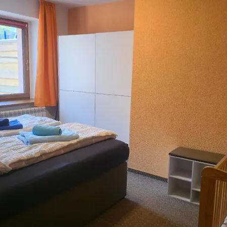 Auf Einem Rustikalen 3 Seitenhof * Göda
