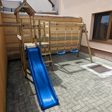 Lägenhet Auf Einem Rustikalen 3 Seitenhof *