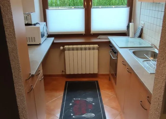 Auf Einem Rustikalen 3 Seitenhof Διαμέρισμα *