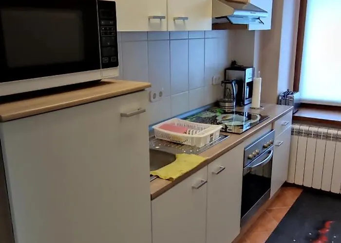 Auf Einem Rustikalen 3 Seitenhof *